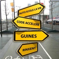 panneaux-de-signalisation-routi-re-en-blanc-pointant-dans-les-diff-rentes-directions1